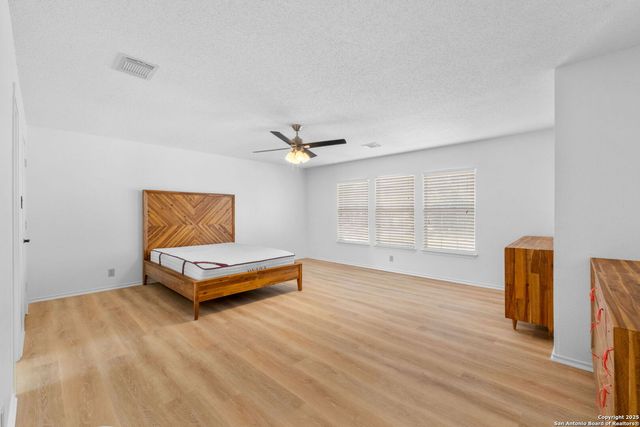 4210 Knollbluff, San Antonio, TX 78247