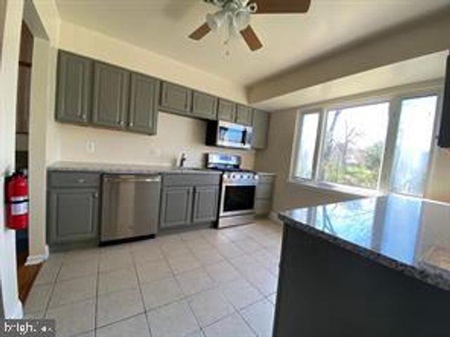 902 WOODLANE RD, Mount Holly, NJ 08060