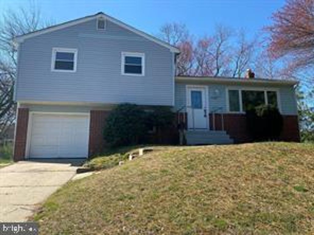 902 WOODLANE RD, Mount Holly, NJ 08060