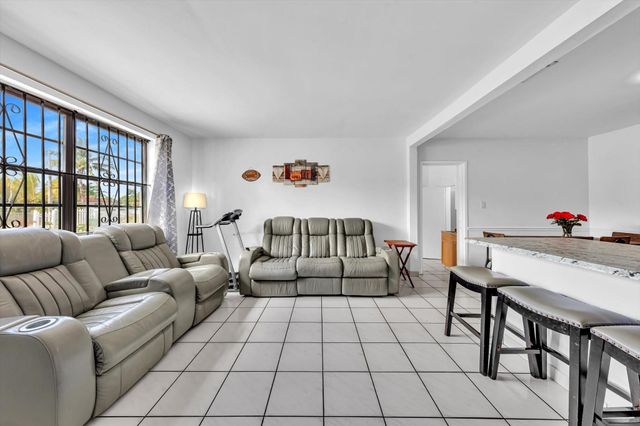 9311 Broad Manor Rd, Miami, FL 33147