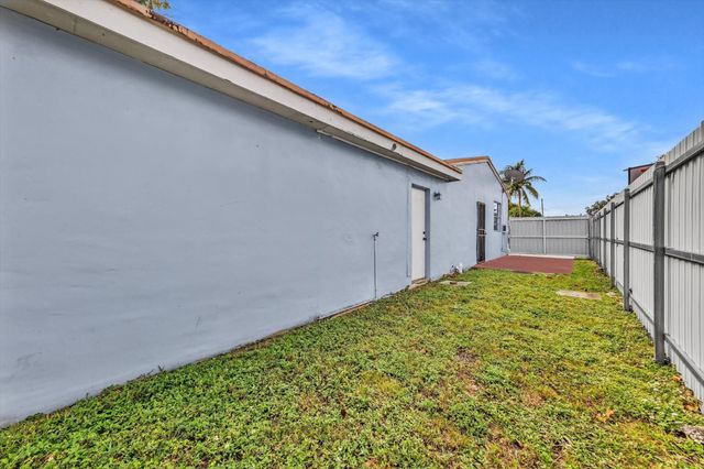 9311 Broad Manor Rd, Miami, FL 33147