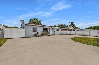 9311 Broad Manor Rd, Miami, FL 33147