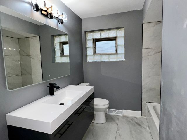327 Marquette Avenue, Calumet City, IL 60409