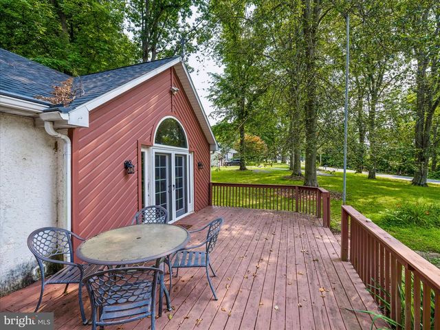 2843 FLOWING SPRINGS RD, Spring City, PA 19475
