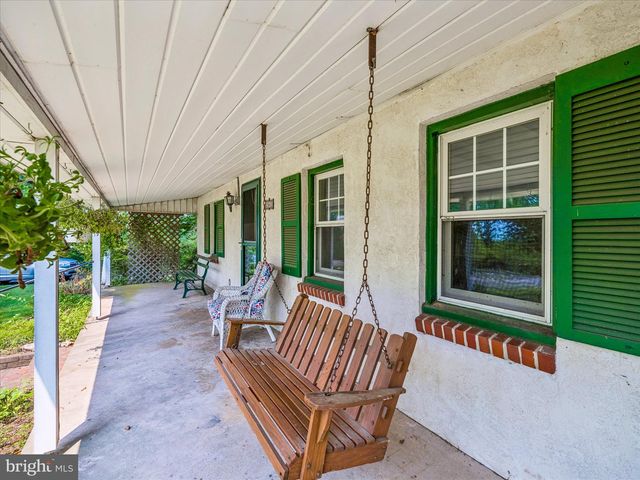 2843 FLOWING SPRINGS RD, Spring City, PA 19475
