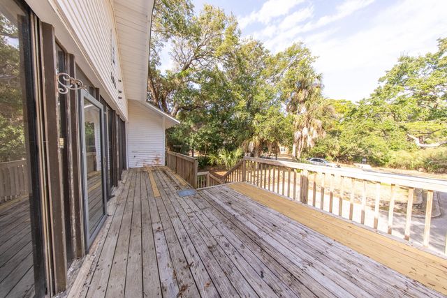 1012 E Ashley Avenue, Folly Beach, SC 29439
