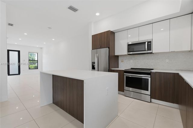 11756 SW 106th Terrace ., Miami, FL 33186