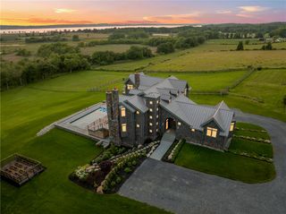 82 Nonquit Lane, Tiverton, RI 02878
