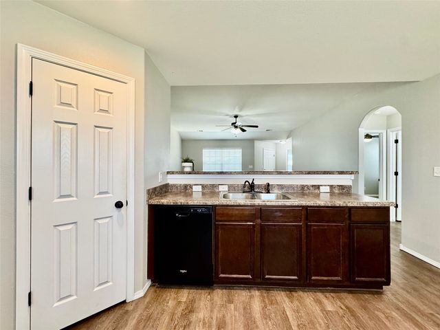 9215 S 253rd East Avenue, Broken Arrow, OK 74014