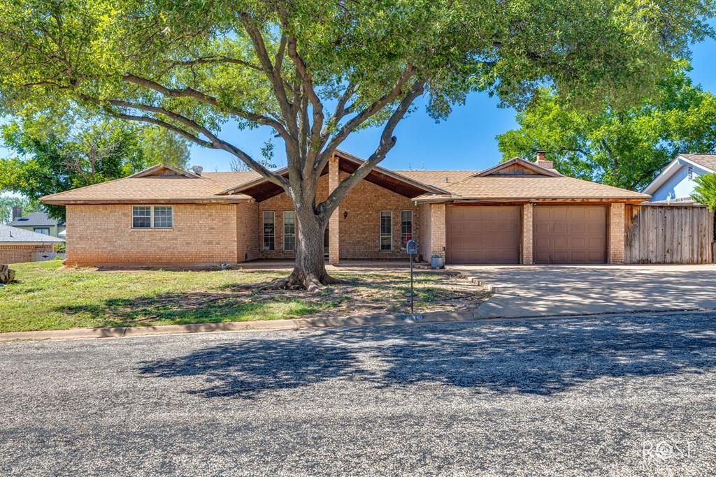 Image 1 of property listing at 2819 Lindenwood Dr, San Angelo, TX 76904