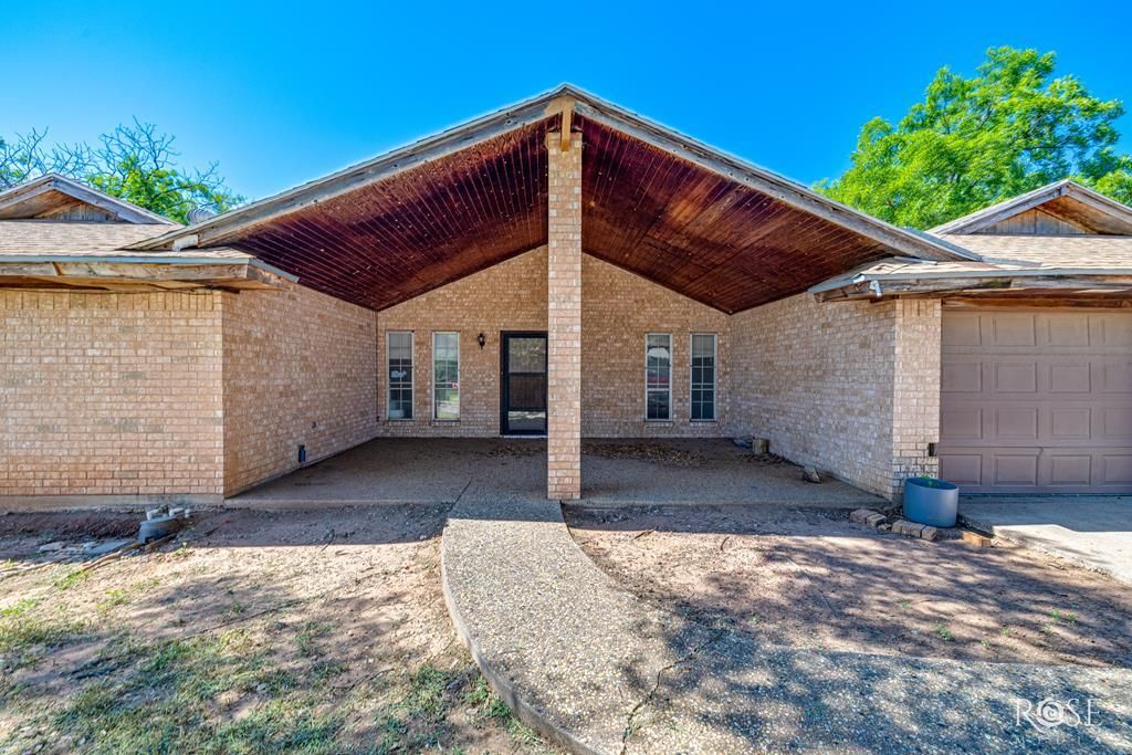 Image 2 of property listing at 2819 Lindenwood Dr, San Angelo, TX 76904