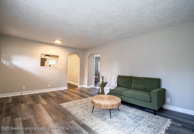 2905 S Catherine Street, Lansing, MI 48911