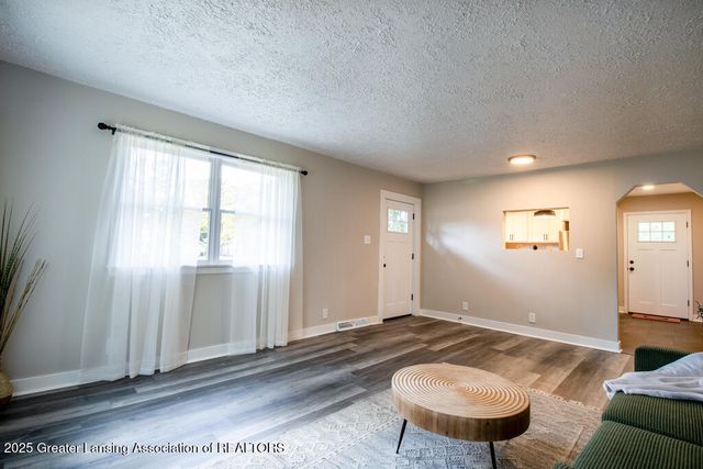 2905 S Catherine Street, Lansing, MI 48911