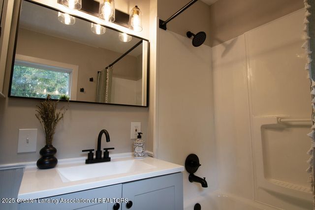 2905 S Catherine Street, Lansing, MI 48911