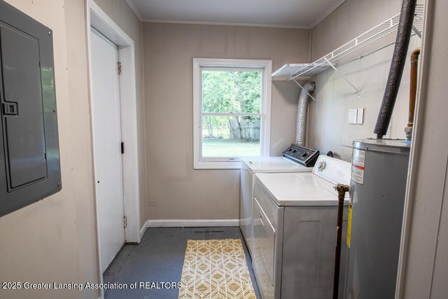 2905 S Catherine Street, Lansing, MI 48911