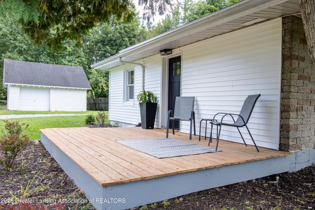 2905 S Catherine Street, Lansing, MI 48911