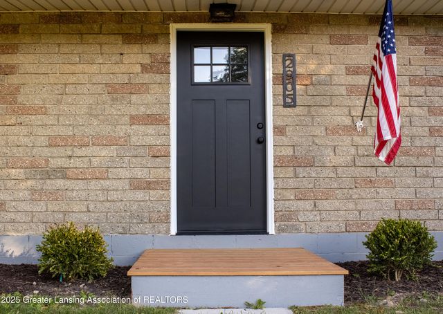 2905 S Catherine Street, Lansing, MI 48911