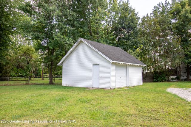 2905 S Catherine Street, Lansing, MI 48911