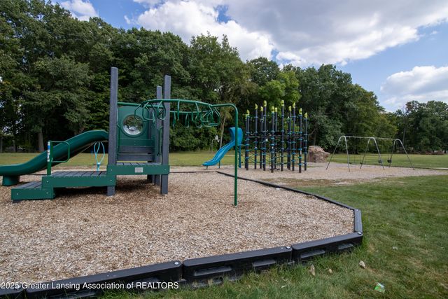 2905 S Catherine Street, Lansing, MI 48911