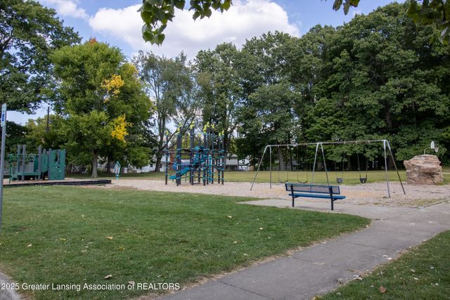 2905 S Catherine Street, Lansing, MI 48911