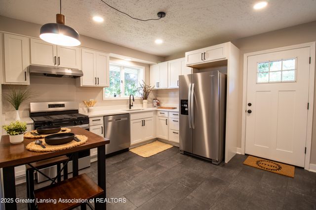 2905 S Catherine Street, Lansing, MI 48911