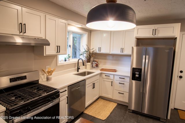 2905 S Catherine Street, Lansing, MI 48911