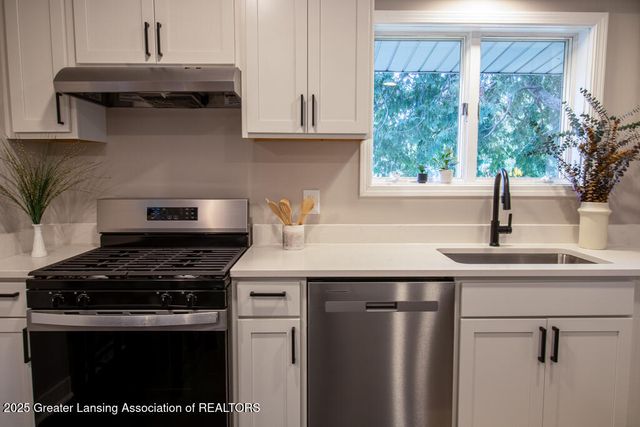 2905 S Catherine Street, Lansing, MI 48911