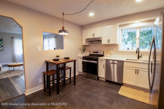 2905 S Catherine Street, Lansing, MI 48911