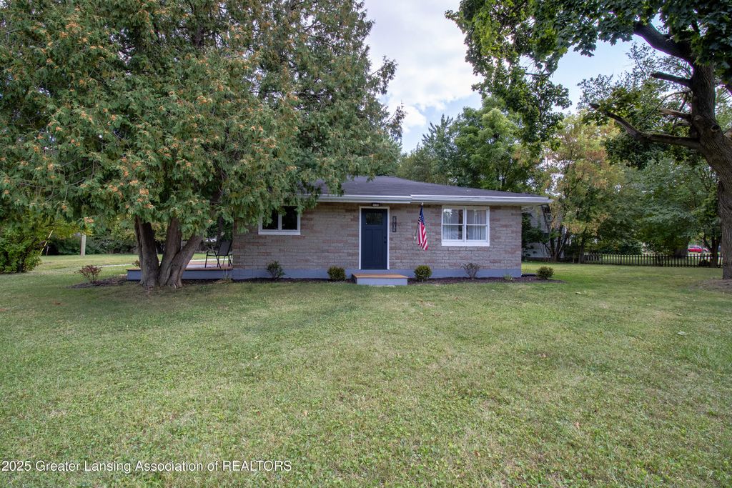2905 S Catherine Street, Lansing, MI 48911