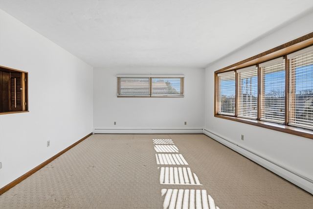 9 Monmouth St, Acushnet, MA 02743