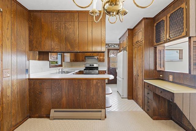 9 Monmouth St, Acushnet, MA 02743