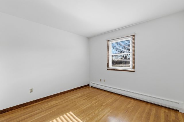 9 Monmouth St, Acushnet, MA 02743