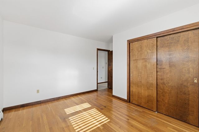 9 Monmouth St, Acushnet, MA 02743