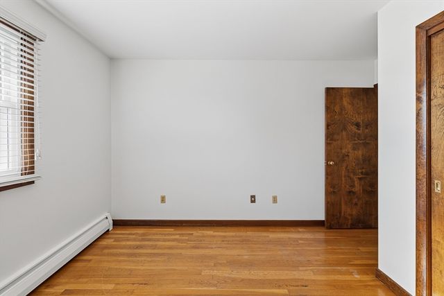 9 Monmouth St, Acushnet, MA 02743