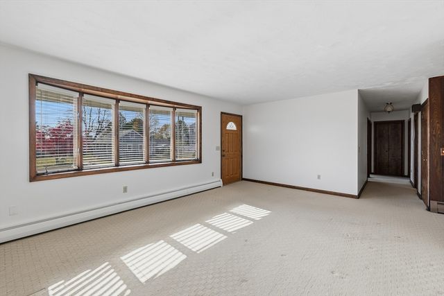 9 Monmouth St, Acushnet, MA 02743