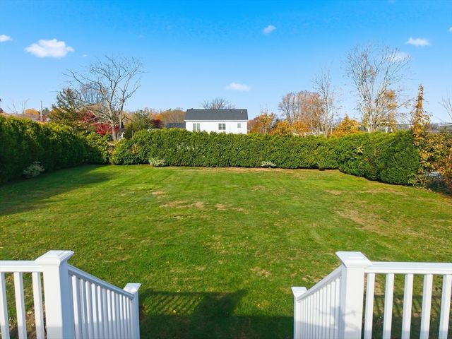 9 Monmouth St, Acushnet, MA 02743