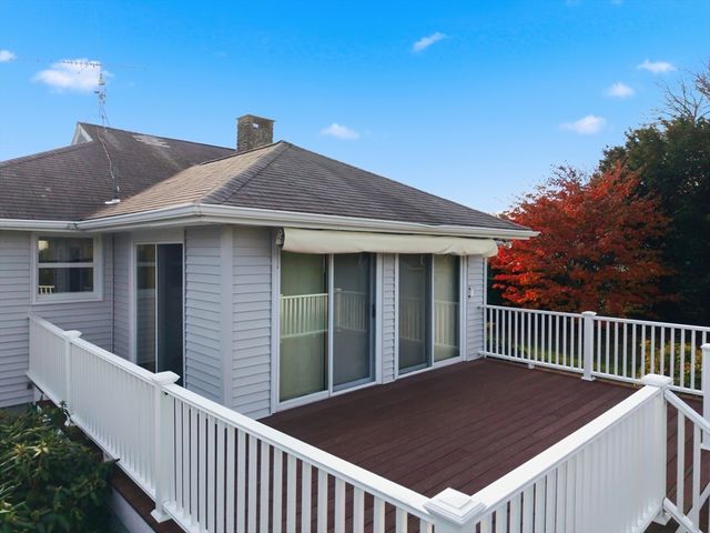 9 Monmouth St, Acushnet, MA 02743