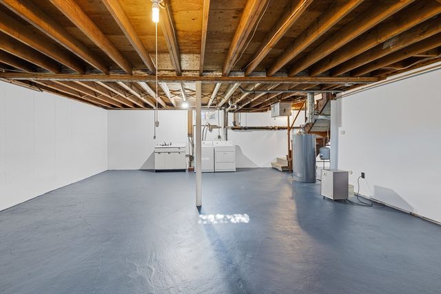 9 Monmouth St, Acushnet, MA 02743