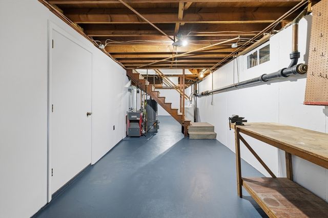 9 Monmouth St, Acushnet, MA 02743