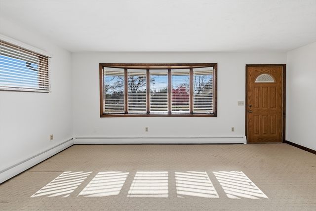 9 Monmouth St, Acushnet, MA 02743