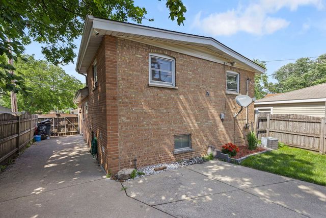 8639 Plainfield Road, Lyons, IL 60534