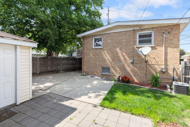 8639 Plainfield Road, Lyons, IL 60534