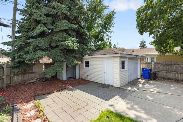 8639 Plainfield Road, Lyons, IL 60534