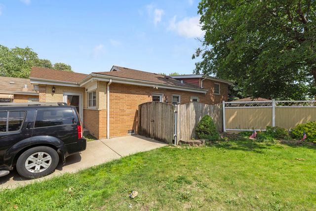8639 Plainfield Road, Lyons, IL 60534