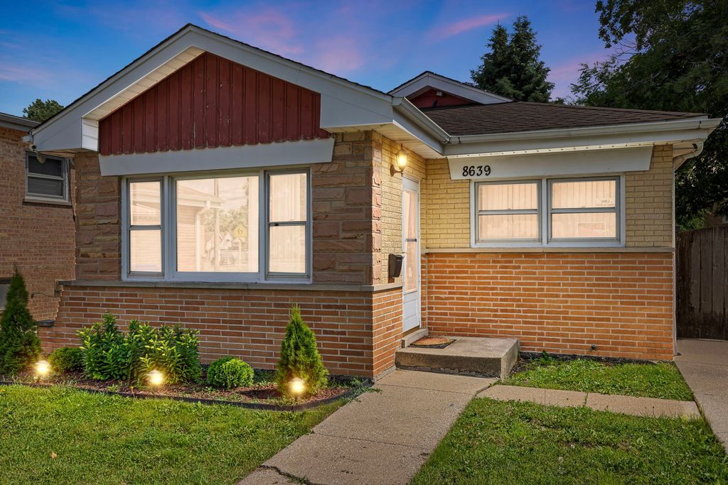 8639 Plainfield Road, Lyons, IL 60534