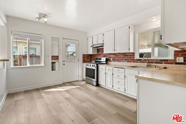 7869 Croydon Avenue, Los Angeles, CA 90045