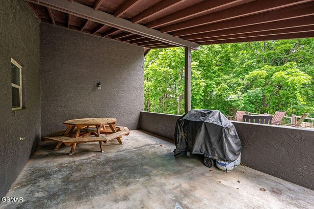 4238 Dollys Drive, Sevierville, TN 37876