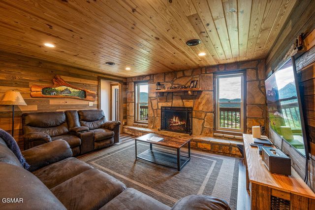 4238 Dollys Drive, Sevierville, TN 37876