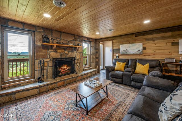 4238 Dollys Drive, Sevierville, TN 37876