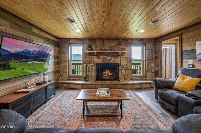 4238 Dollys Drive, Sevierville, TN 37876